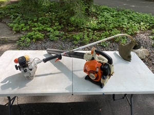lot 214 image: Weed Whip - Echo GT200R and Stihl Blower