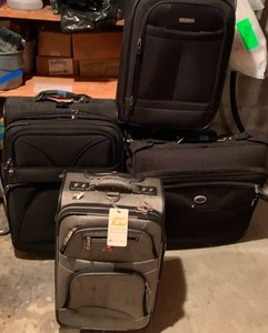 lot 285 image: 4 Travel Cases