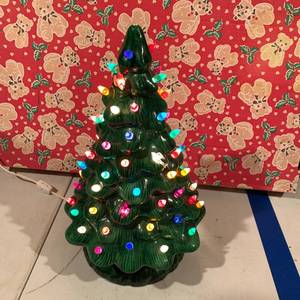 lot 295 image: Classic MCM Ceramic MUSICAL and Light-up Christmas Tree