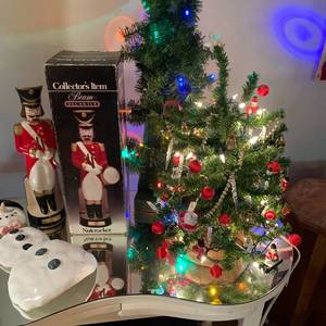lot 297 image: More Holiday Fun