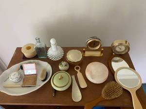 lot 302 image: Collection of Vintage Dresser Items