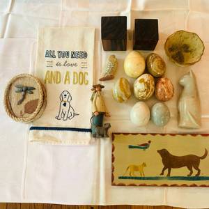 lot 197 image: Decorative Marble Eggs and other Items