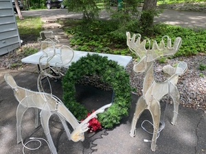 lot 249 image: 40 Wreath  2 Lighted Reindeer and Lighted Snowman