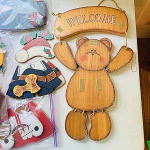 lot 221 image: Dress-up Teddy Bear Door Decoration