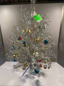 lot 291 image: Vintage MCM Silver Tinsel ChristmasTree - 4 ft.