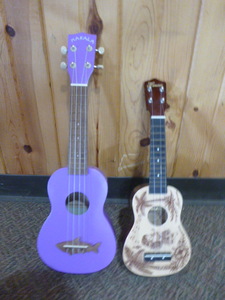 lot 22 image: 2 Ukuleles