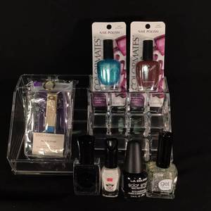 lot 9 image: Collection of Nail Polishes and Clipper
