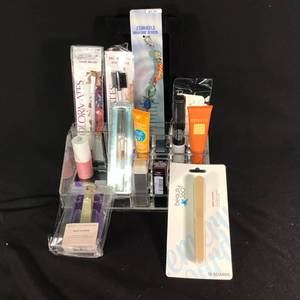lot 21 image: Assorted Beauty and Grooming Products Collection