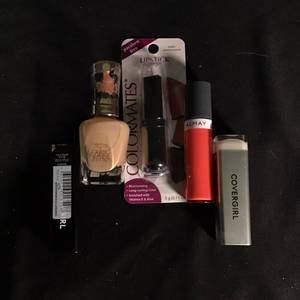 lot 29 image: Assorted Makeup Set Including Lipsticks and Nail Polish