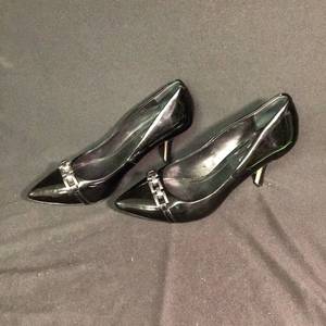 lot 40 image: White House Black Market Womens Size 8M Black Patent Leather Heels