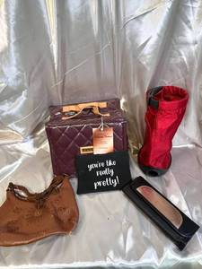 lot 81 image: Collection of Bags and Organizers Including JOY & IMAN Quilted Roll Up Organizer