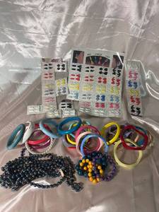 lot 91 image: Colorful Collection of Retro Hair Clips, Bracelets, and Beaded Necklaces