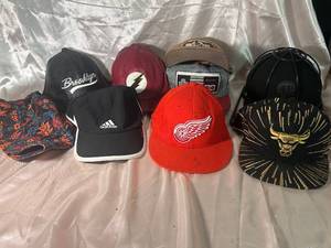 lot 98 image: Collection of 7 Branded and Themed Baseball Caps