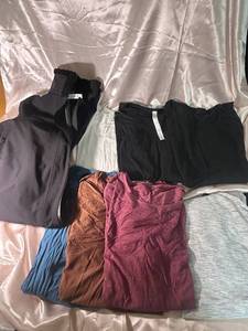 lot 100 image: Collection of 8 Lululemon Clothing Pieces