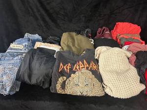 lot 115 image: Collection of Mixed Clothing - Sizes Small to Medium