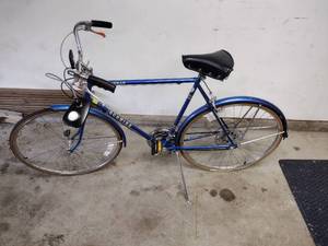 lot 42 image: Vintage Schwinn Suburban Bike Bicycle with mirror