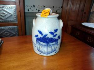 lot 110 image: Salmon Falls Stoneware 1998 crock with lid, Blueberry Basket design 8  T