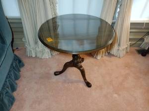 lot 85 image: Round Pedestal Tilt-top Table with glass protective cover. 30 x 30 x H 27