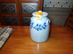 lot 106 image: 1990 Salmon Falls Stoneware Crock with lid, Blueberry Vine design, 9  t
