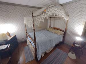 lot 40A image: Four-Poster Early American Maple Wood full size bed