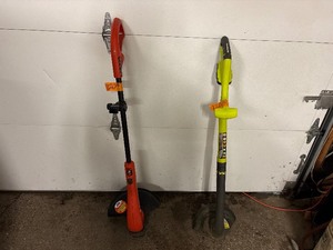 lot 120 image: Ryobi easy-edge, battery powered hedge trimmer (Battery not included) Black and Decker Grass Hog 12 plug in Weed Wacker