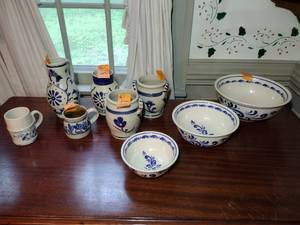 lot 137 image: 9 pottery pieces Williamsburg Pottery 2 crocks 2 pitchers coffee cup 3 Serving bowls BBP coffee mug