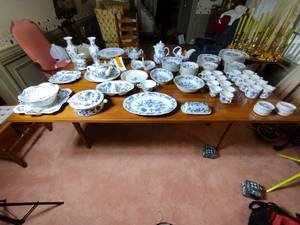 lot 139 image: 103 pc. Blue Danube Onion China set