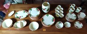 lot 148 image: Set of Franciscan Apple Blossom Dinnerware and accessories 64 pieces