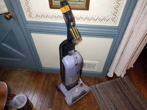 lot 125 image: Hoover P.A.W.S. WindTunnel T-Series Carpet Vacuum, Model UH30310