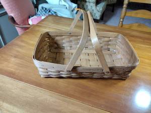 lot 155 image: 1989 Longaberger Medium Gathering Basket Signed TCT 11, 17  l x 11  w x 4  deep