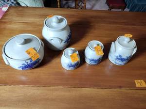 lot 150 image: 5 Salmon Falls Blueberry Salt glazed Crocks with lids