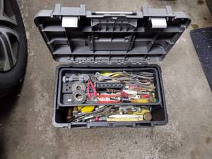 lot 181 image: Husky 22in extra wide tool box (tools included)