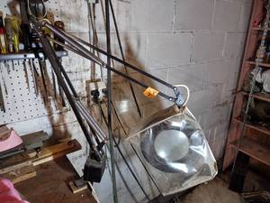 lot 192 image: Luxo articulating industrial magnifying lamp, 22 watt 118v