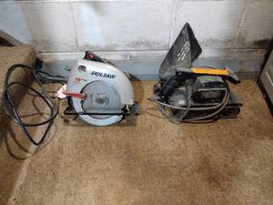 lot 183 image: Craftsman corded belt sander Skilsaw 10 amp Circular saw Model 5175