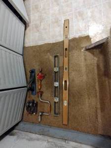lot 205 image: 4 antique block planes, 2 hand drills, 2 levels