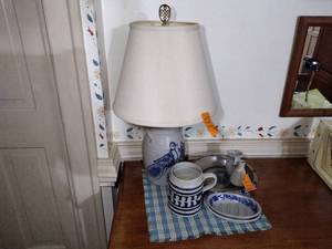 lot 177 image: 7 pcs pottery 1989 Rowe Salt Glazed lamp Williamsburg creamer & 1992 vase  2-2002 oval baking dishes