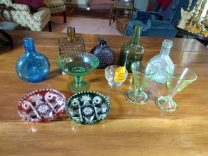 lot 179 image: 11 pcs Antique colored glass