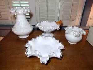 lot 172 image: 4 Fenton Silver Crest  Bon-bon dish, Rose bowl, Spanish Lace Vase, Pedestal dish