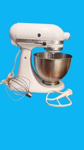 lot 223 image: Kitchenaid Classic stand mixer with 4.5 QT stainless bowl and whip or dough hook