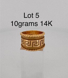 lot 5 image: Designer MAZ Cigar Ring 14K Gold with Greek key design, 10 grams