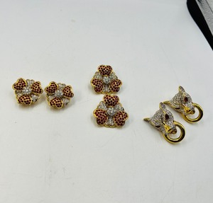 lot 279 image: 2 Heart flower brooches 1  x 1  & matching clip on earrings Panther door knocker clip-on earrings.