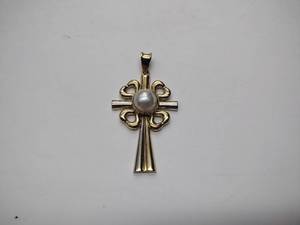 lot 1 image: 14K gold necklace pendant with large pearl. Marked Vior Italy. 12 grams