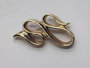 lot 2 image: 2 14 14K Gold Brooch
