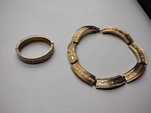 lot 245 image: Ivana bracelet and necklace