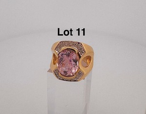 lot 11 image: 14Kt gold and diamond ring 13 g. Size 7 34