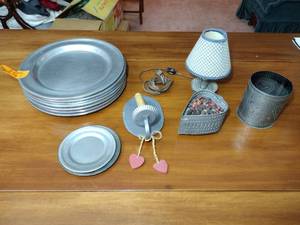 lot 257 image: Country pcs 9 plates, wall sconce cheese strainer tin candle holder tin crimped base lamp wshade