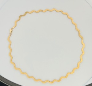 lot 33 image: 10k gold scalloped links necklace 17  l weight 18g