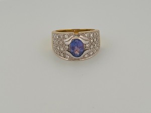 lot 34 image: 18K gold diamond (tanzanite) ring weight 8g size between 6  & 7