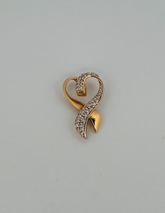 lot 49 image: 14K Diamond heart pendant 1 t  4g