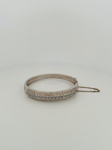 lot 54 image: 14k white gold LeVian diamond & Chrysoberyl hinged bracelet.  19g  8 